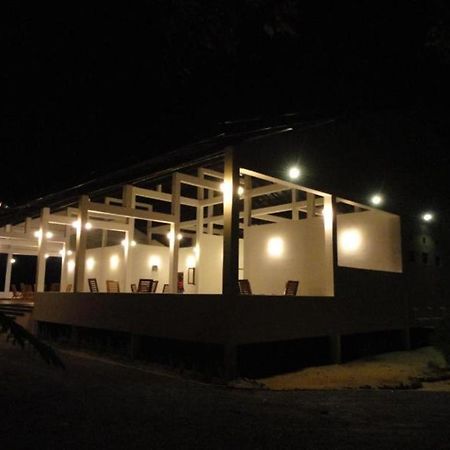 Naaval Hotel Batticaloa Esterno foto