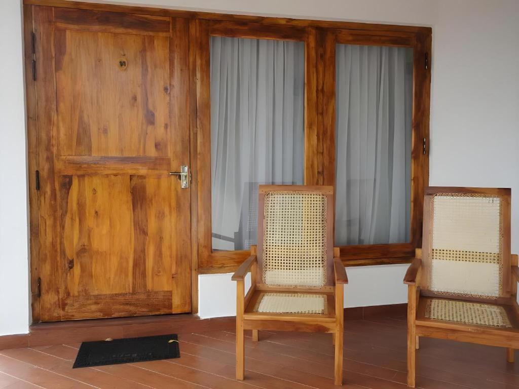 Naaval Hotel Batticaloa Esterno foto