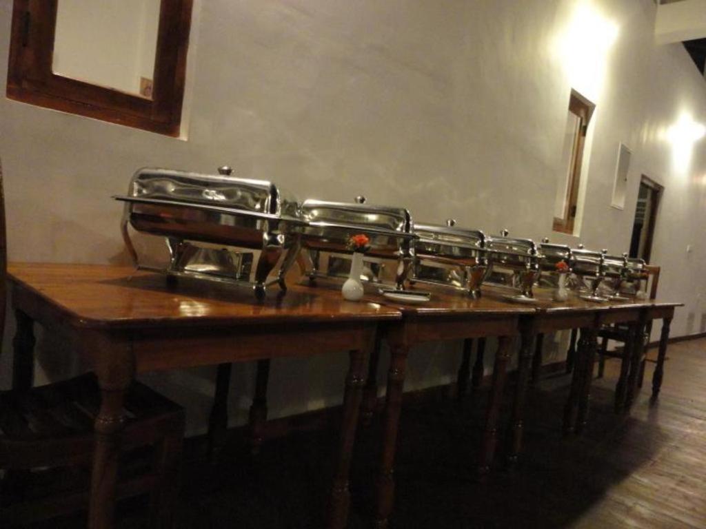 Naaval Hotel Batticaloa Esterno foto