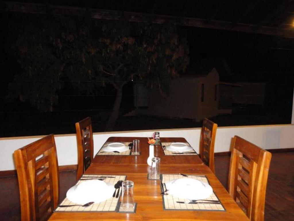 Naaval Hotel Batticaloa Esterno foto