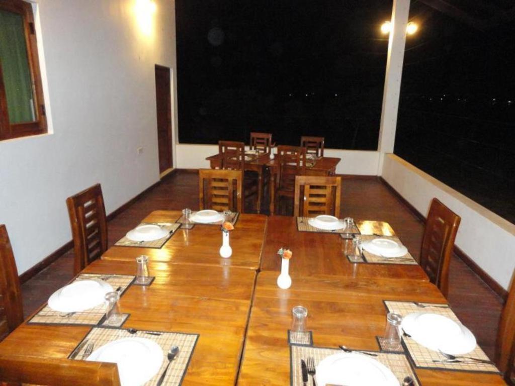 Naaval Hotel Batticaloa Esterno foto