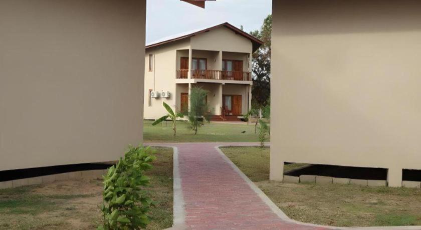 Naaval Hotel Batticaloa Esterno foto