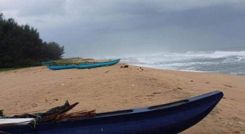 Naaval Hotel Batticaloa Esterno foto