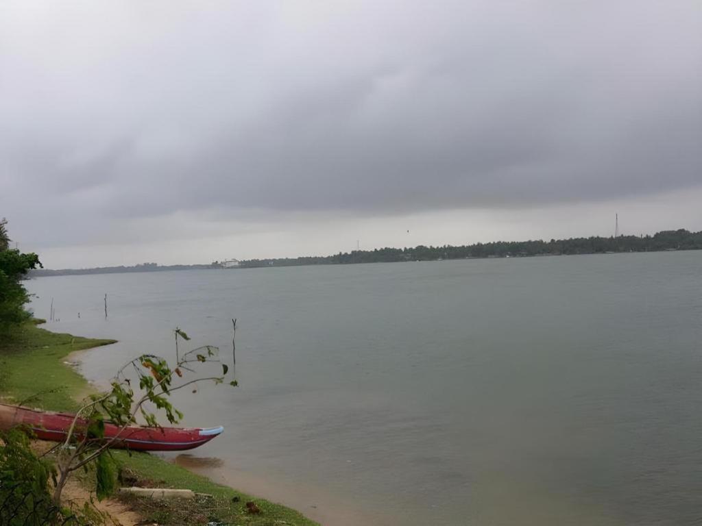 Naaval Hotel Batticaloa Esterno foto