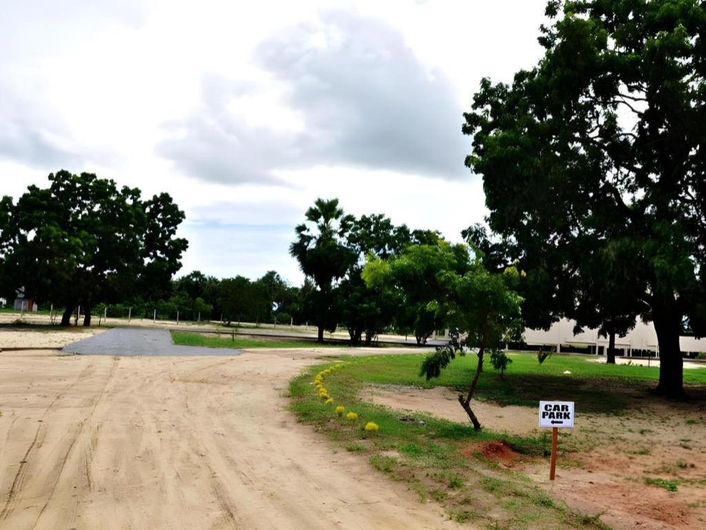 Naaval Hotel Batticaloa Esterno foto