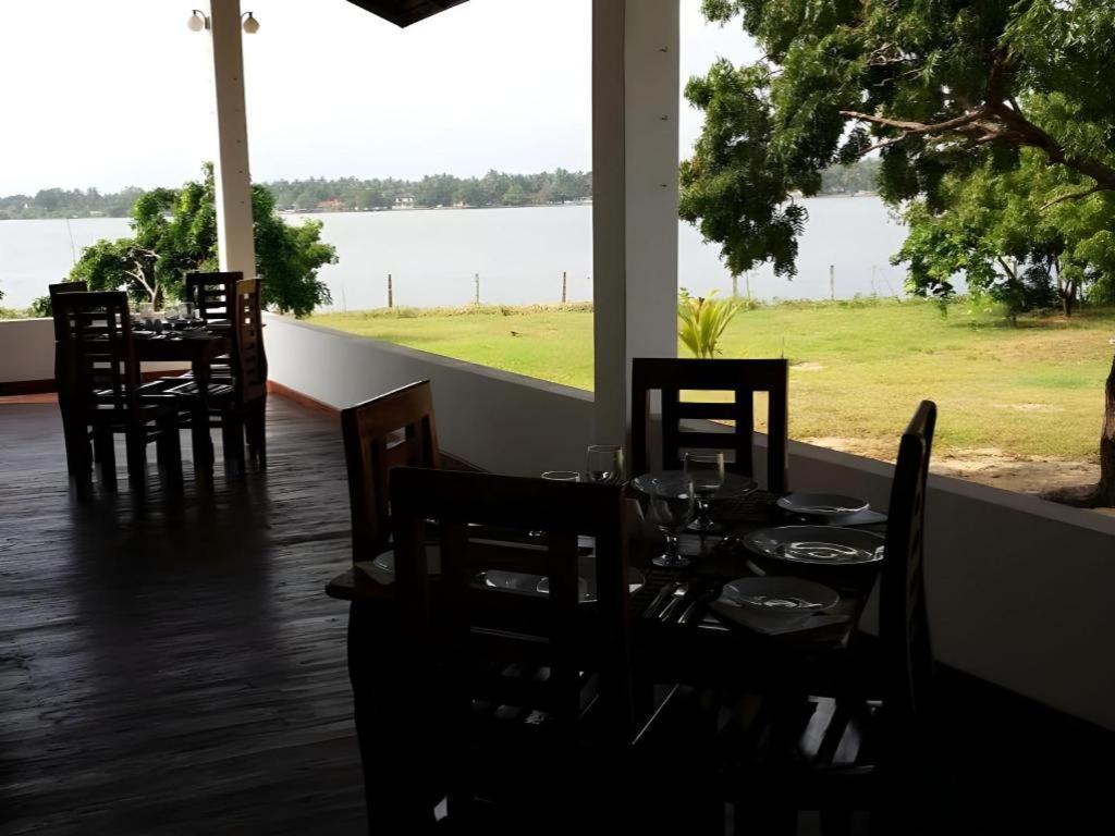 Naaval Hotel Batticaloa Esterno foto