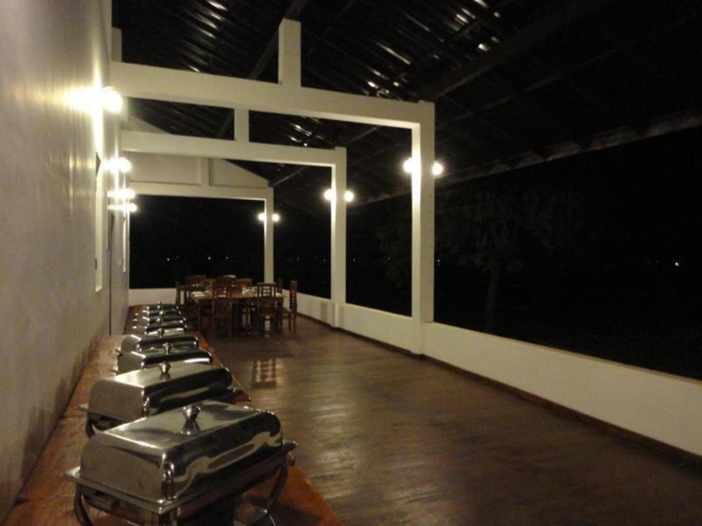 Naaval Hotel Batticaloa Esterno foto