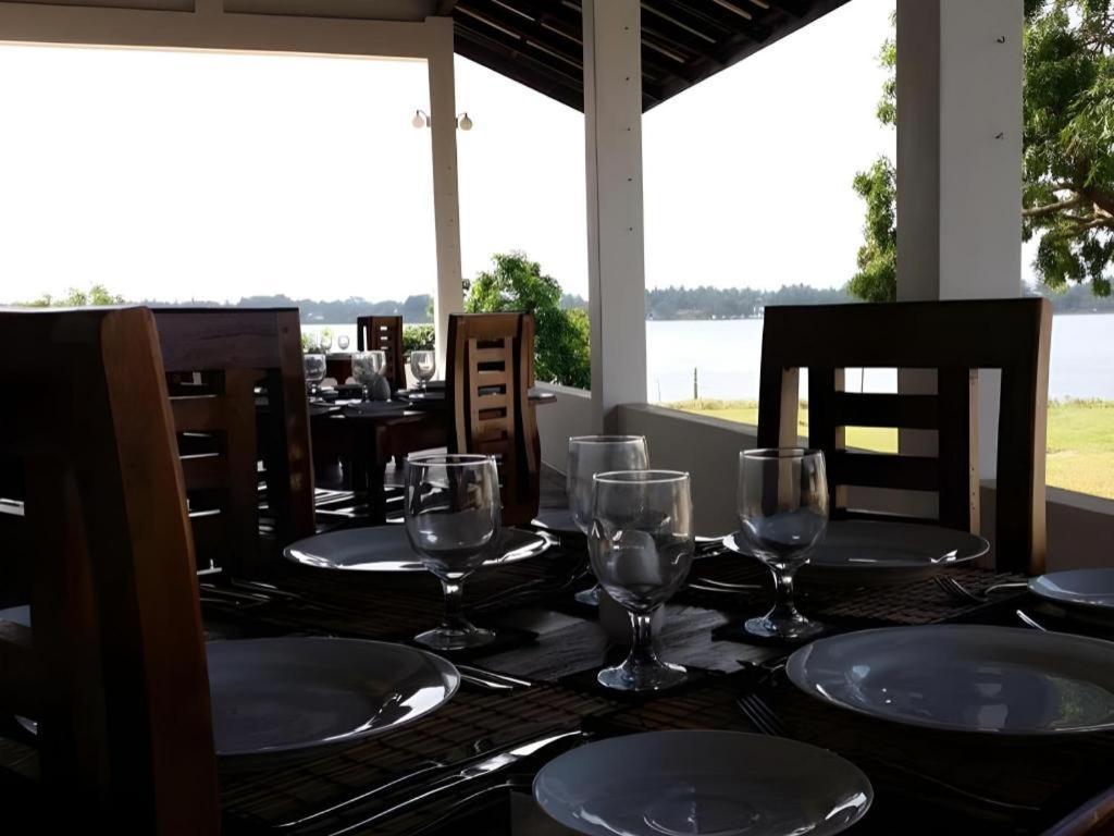 Naaval Hotel Batticaloa Esterno foto