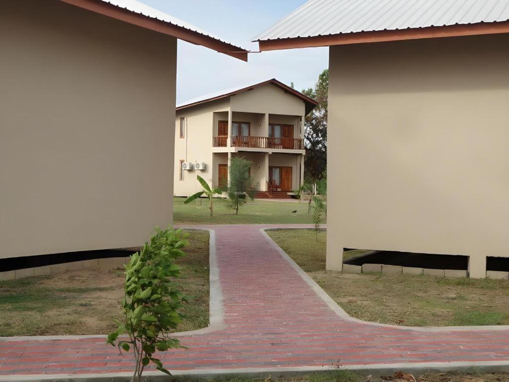 Naaval Hotel Batticaloa Esterno foto