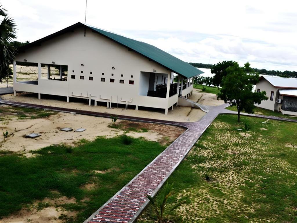 Naaval Hotel Batticaloa Esterno foto